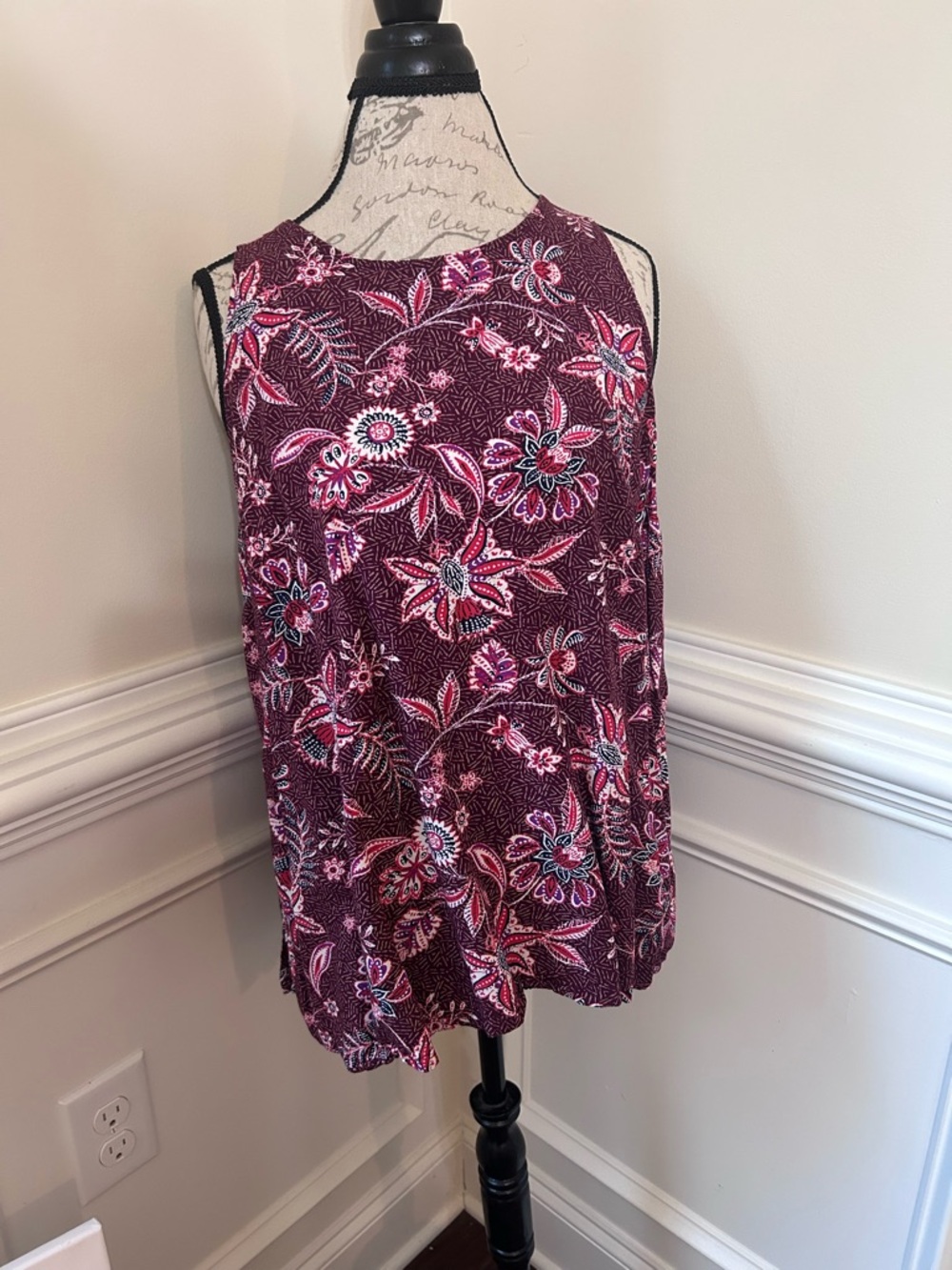 Old Navy Floral Sleeveless top in Burgundy and Pink floral